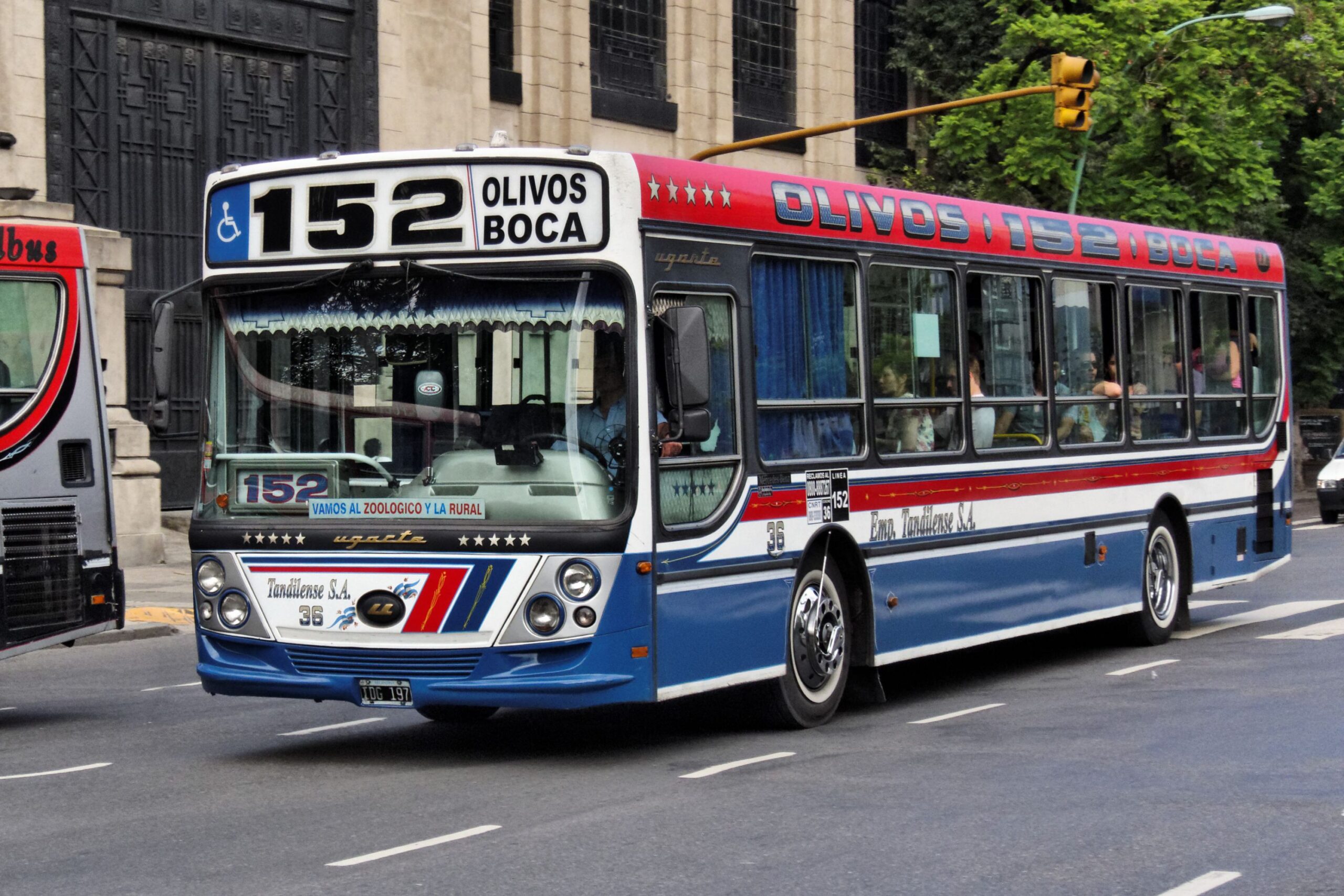 El colectivo es, por lejos, el medio de transporte más usado en la Argentina