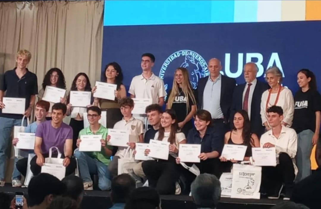 RECONOCIMIENTO A ALUMNOS PREMIADOS