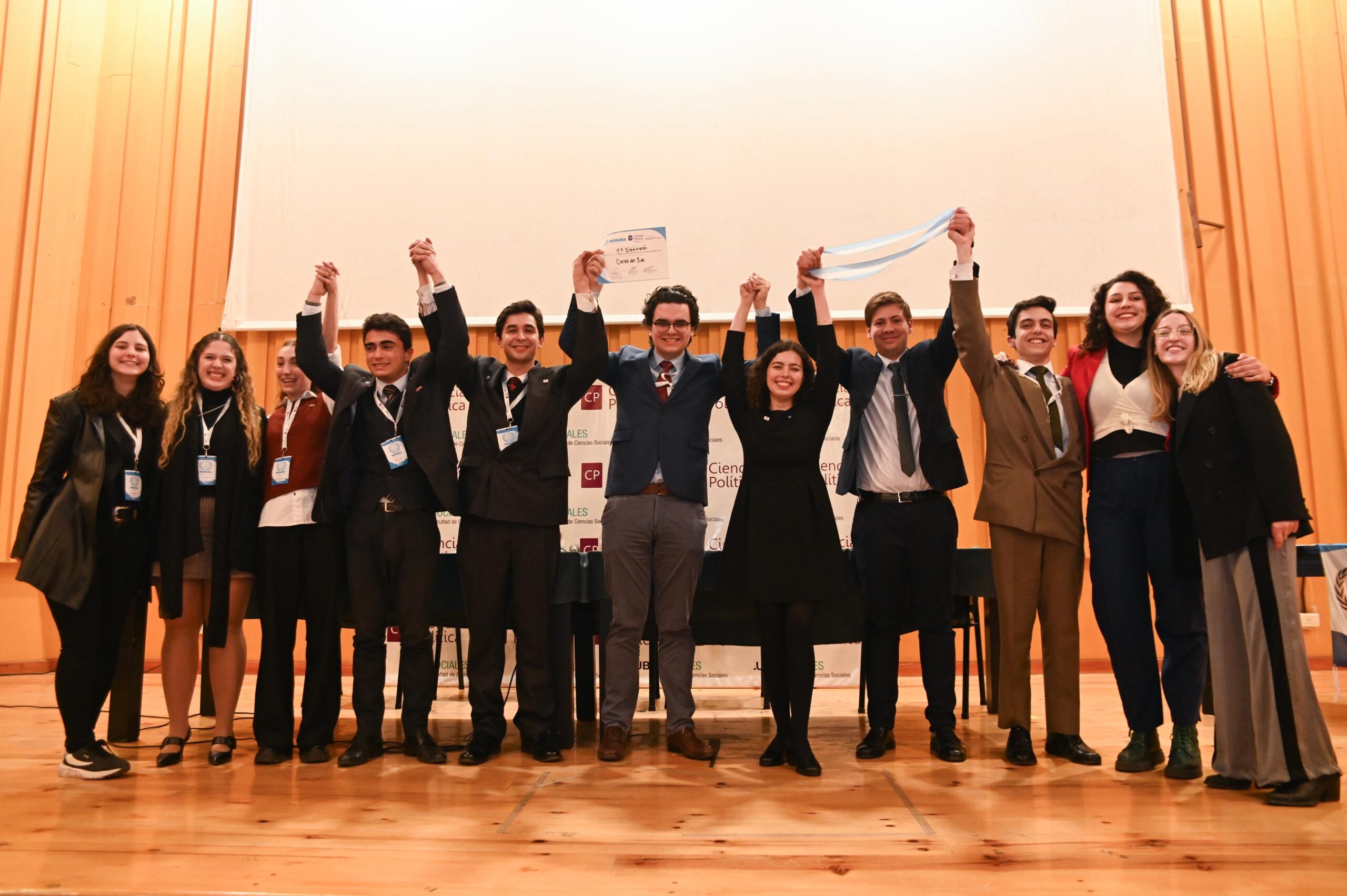 Equipo de exalumnos del ILSE obtiene el primer puesto en el MONUBA 2025